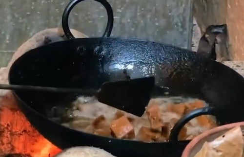 Bahuda Yatra 2026: Special Desi Ghee-Fried Poda Pitha Prepared for Lord Jagannath at Mausi Maa Temple
